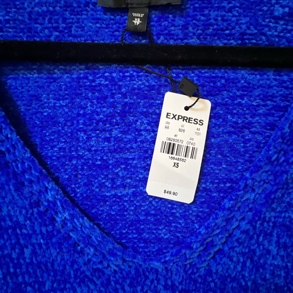 Express Sweater - Picture 9 of 9